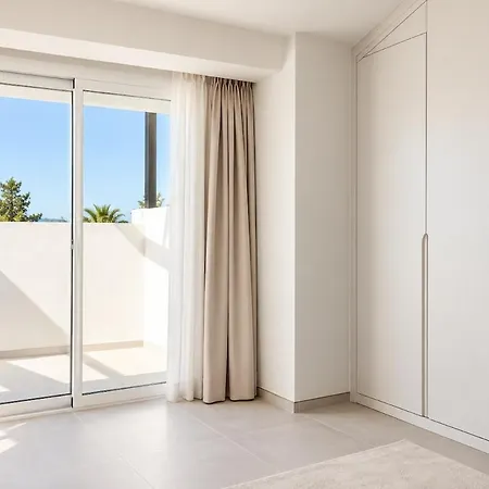 Luxury Penthouse With Private Terrace And Sea Views Marbella